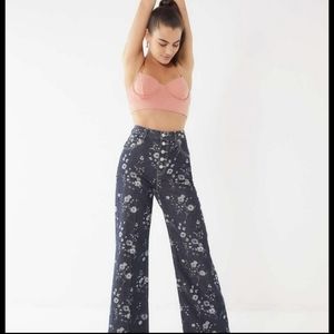 5/$25🐼 BDG Urban Outfitters Wide leg floral blue wide leg button fly jeans